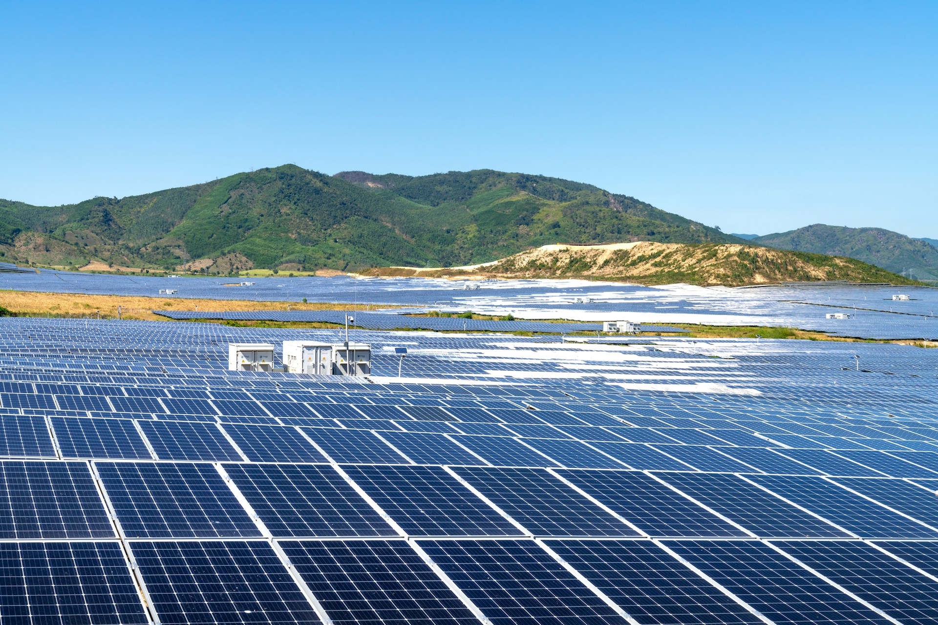 【2022年】太陽光発電の売電収入｜売電方法や手続き、おすすめサービスを紹介