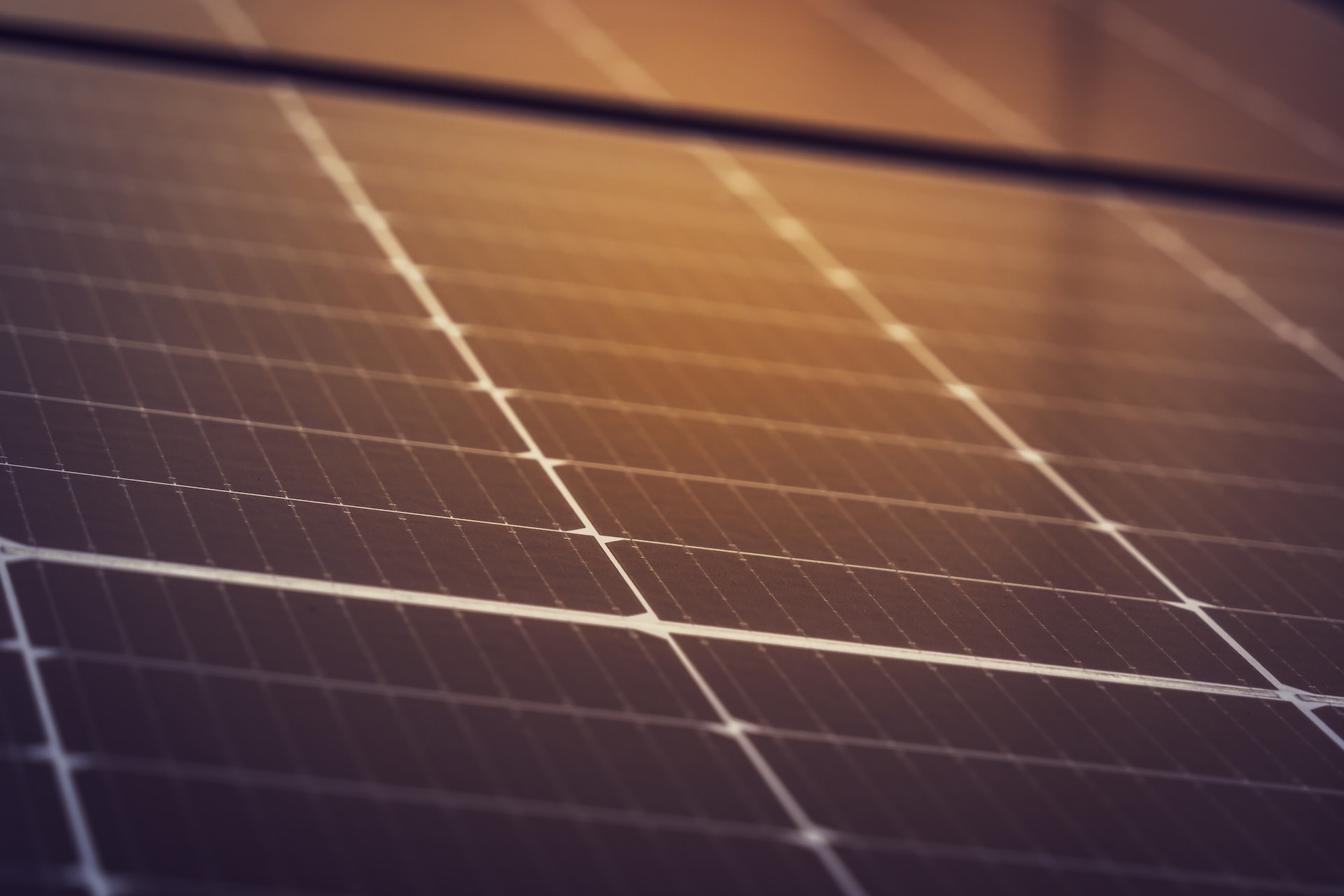 個人事業主が太陽光発電投資をするメリット｜確定申告が必要なケースや節税方法を解説
